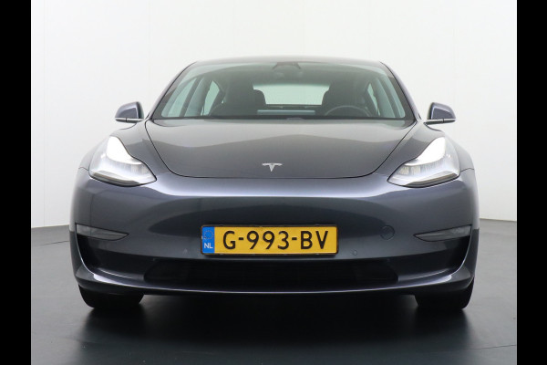 Tesla Model 3 Long Range RWD 75kWh 325PK Achterwielaandrijving Leder Premium-l.s. PanoDak Adaptive cruise 18" Camera's Elektr.-Stuur+Stoelen+S Navi full map LED-a+v ACC Dual-ECC DAB Voorverwarmen interieur via App Keyless via Telefoonsleutel One-Pedal-Drive Orgineel NL Auto Achterwielaandrijving, lager in de wegenbelasting, meer rijbereik door lager gewicht!