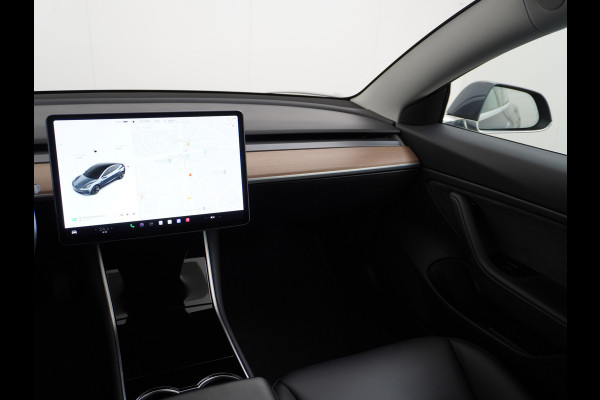 Tesla Model 3 Long Range RWD 75kWh 325PK Achterwielaandrijving Leder Premium-l.s. PanoDak Adaptive cruise 18" Camera's Elektr.-Stuur+Stoelen+S Navi full map LED-a+v ACC Dual-ECC DAB Voorverwarmen interieur via App Keyless via Telefoonsleutel One-Pedal-Drive Orgineel NL Auto Achterwielaandrijving, lager in de wegenbelasting, meer rijbereik door lager gewicht!