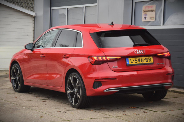 Audi A3 Sportback 35 TFSI Business edition / Digitaal Dashboard / Sportstoelen / Parkeersensoren voor + achter /