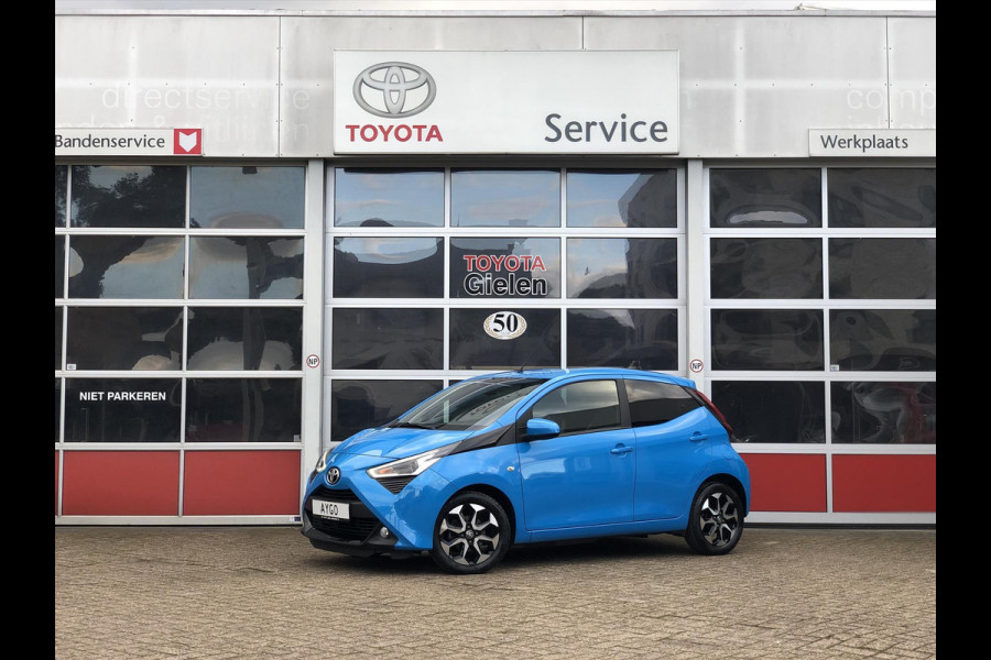 Toyota Aygo 1.0 VVT-i 72pk X-Cite | Lichtmetalen velgen, Privcay Glass, Apple CarPlay/Android Auto, Climate control, Eerste eigenaar