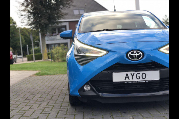 Toyota Aygo 1.0 VVT-i 72pk X-Cite | Lichtmetalen velgen, Privcay Glass, Apple CarPlay/Android Auto, Climate control, Eerste eigenaar