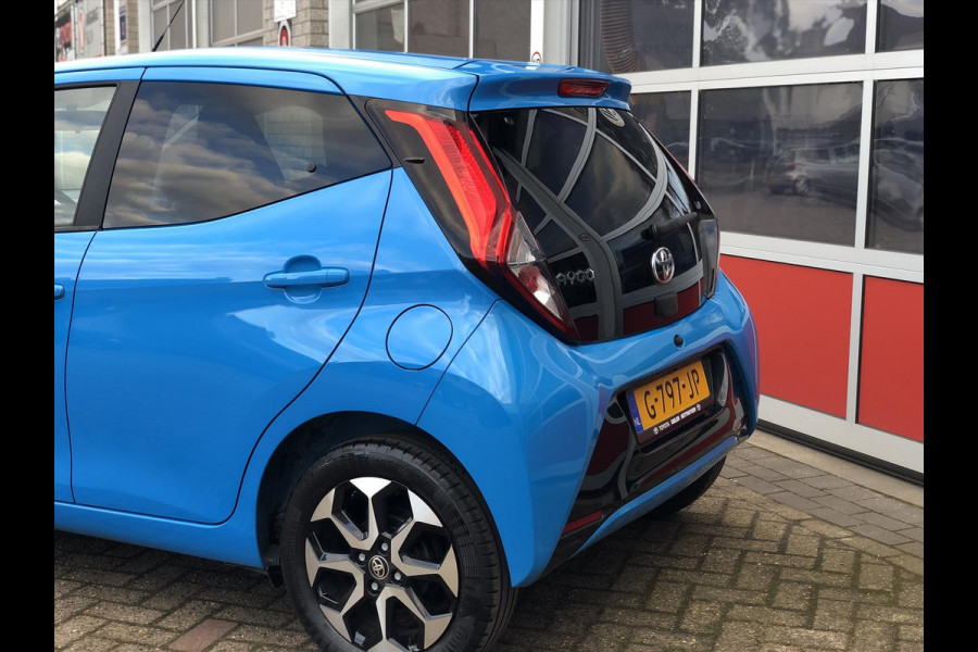 Toyota Aygo 1.0 VVT-i 72pk X-Cite | Lichtmetalen velgen, Privcay Glass, Apple CarPlay/Android Auto, Climate control, Eerste eigenaar