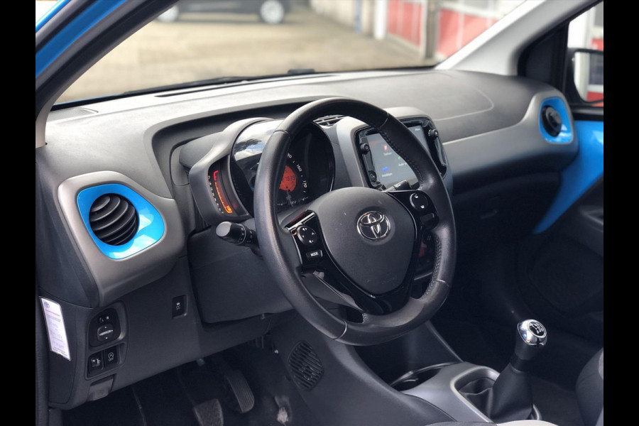 Toyota Aygo 1.0 VVT-i 72pk X-Cite | Lichtmetalen velgen, Privcay Glass, Apple CarPlay/Android Auto, Climate control, Eerste eigenaar