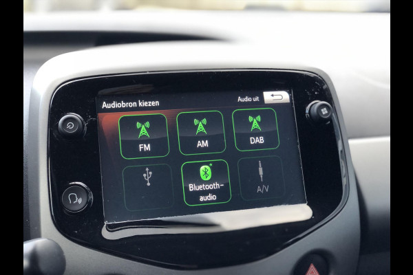 Toyota Aygo 1.0 VVT-i 72pk X-Cite | Lichtmetalen velgen, Privcay Glass, Apple CarPlay/Android Auto, Climate control, Eerste eigenaar