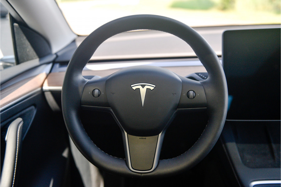 Tesla Model Y Long Range AWD 75 kWh - Autopilot - 12% bijtelling!