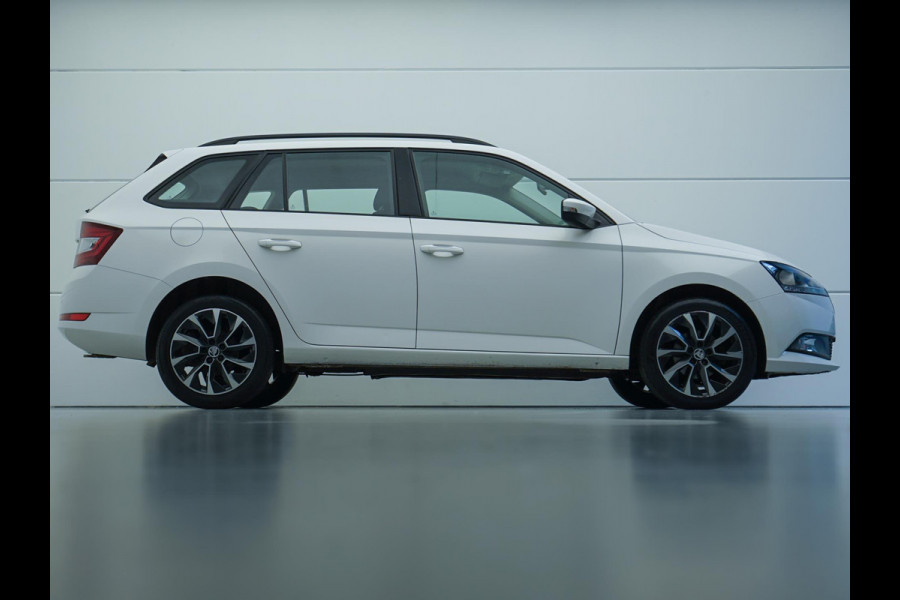 Škoda Fabia Combi 1.0 TSI Sport Edition (APPLE CARPLAY,LED,CRUISE,CLIMATE,PARKEERSENSOREN,LM-VELGEN,NIEUWE APK,TOPCONDITIE)