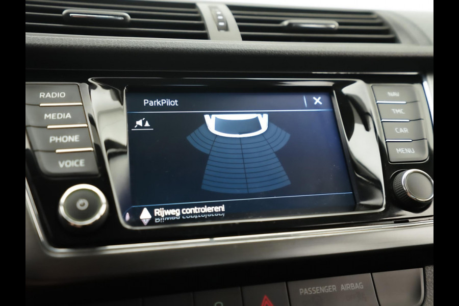 Škoda Fabia Combi 1.0 TSI Sport Edition (APPLE CARPLAY,LED,CRUISE,CLIMATE,PARKEERSENSOREN,LM-VELGEN,NIEUWE APK,TOPCONDITIE)