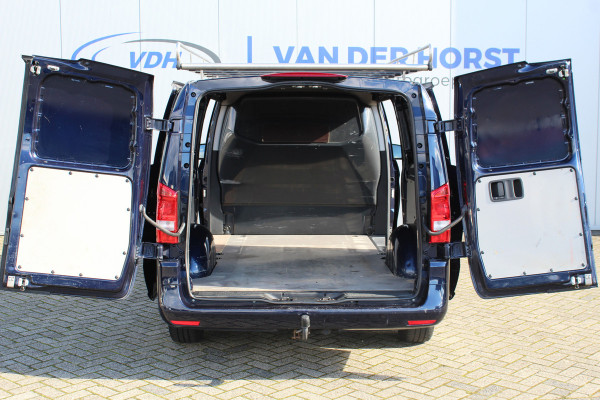 Mercedes-Benz Vito 116-163pk CDI XL, schuifdeur li.+re. Extra lange uitvoering ! Volautomatische airco, cruise control, achterdeuren, trekhaak, dubbele schuifdeur, laadruimte betimmerd, imperiaal, metallic lak, stoelen met armleuning.