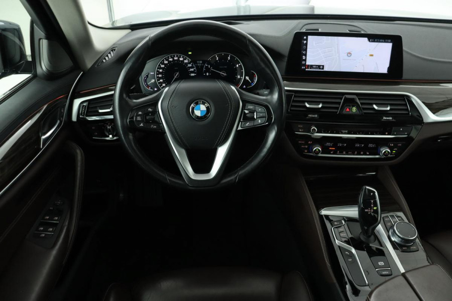 BMW 5 Serie 520d High Executive | Schuifdak | Adaptive Cruise | Trekhaak | Nappaleder | Harman Kardon | 360 Camera | Head-up | Park Assist