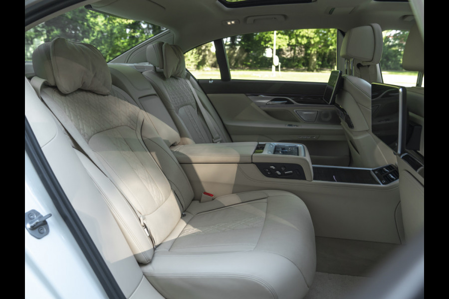 BMW 7 Serie 750Ld xDrive High Executive | Full option! | Bowers & Wilkins | Stoelventilatie | Massage | Rear seat entertainment