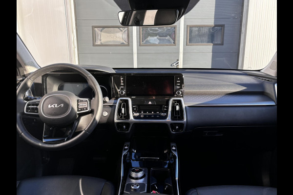 Kia Sorento 1.6 T-GDI Hybrid DynamicPlusLine Automaat | Panoramdak | Leder | Camera | Navi | Stuur/Stoelverwarming | Clima | 19" Velgen | Apple CarPlay/Android Auto | Key-Less | PDC | Cruise | LED |