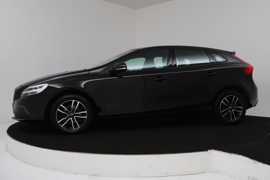 Volvo V40 2.0 T3 Momentum (CAMERA, TREKHAAK, NAVIGATIE, STOELVERWARMING, PDC, CRUISE CONTROL, NL-AUTO, GOED ONDERHOUDEN)