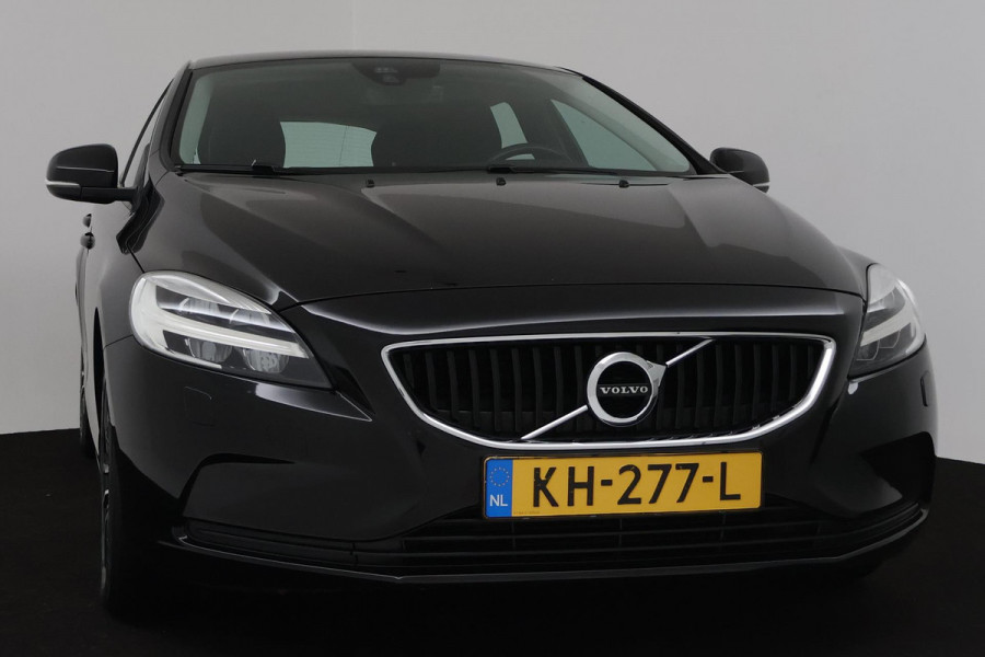 Volvo V40 2.0 T3 Momentum (CAMERA, TREKHAAK, NAVIGATIE, STOELVERWARMING, PDC, CRUISE CONTROL, NL-AUTO, GOED ONDERHOUDEN)