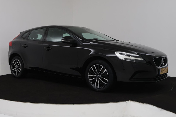 Volvo V40 2.0 T3 Momentum (CAMERA, TREKHAAK, NAVIGATIE, STOELVERWARMING, PDC, CRUISE CONTROL, NL-AUTO, GOED ONDERHOUDEN)