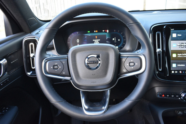 Volvo XC40 2.0 B4 Plus Dark | Trekhaak | Adapt. Cruise control | Harman Kardon | DAB Audio |