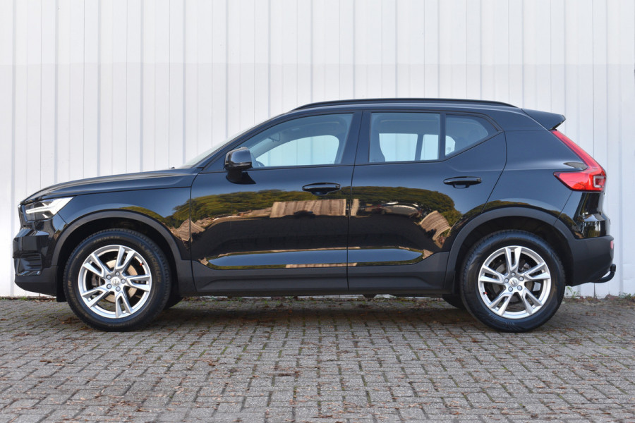 Volvo XC40 T3 163PK Kinetic Automaat | Trekhaak | Camera | Verw. Voorstoelen | 18" LMV |