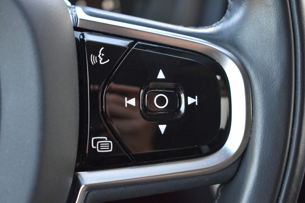 Volvo XC60 B4 Inscription | Blis | Trekhaak | Keyless Entry | Apple Carplay/Android Auto |