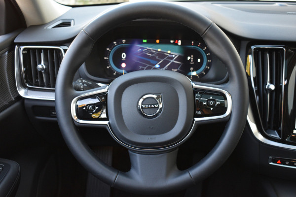 Volvo V60 2.0 B3 Plus Dark | Blis | Pano dak | Draadloos telefoon laden | stuur&stoel verwarming |