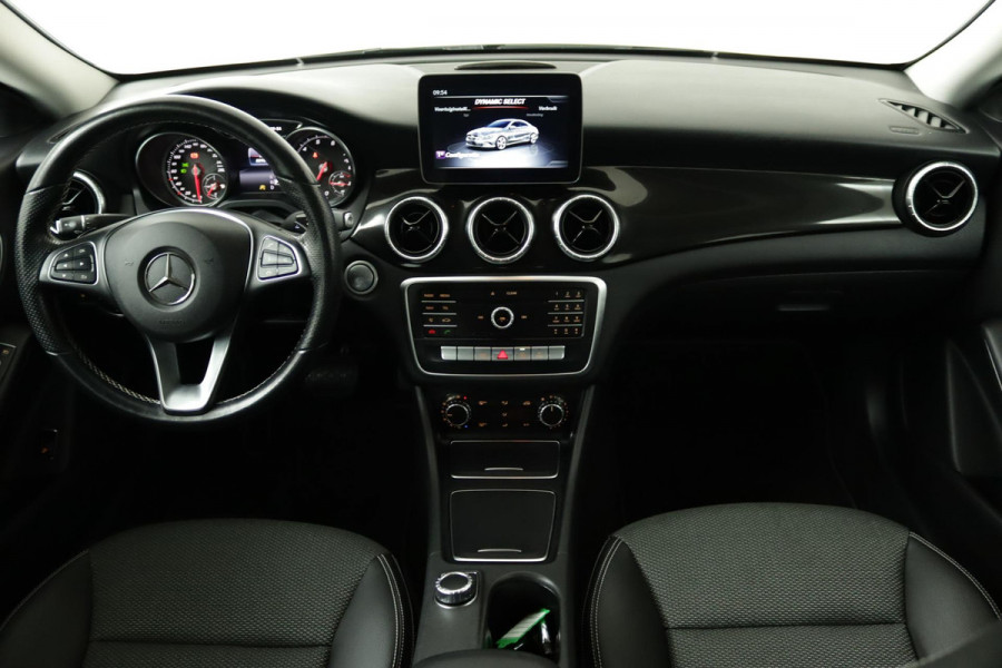 Mercedes-Benz CLA-Klasse 180 Ambition Automaat (CAMERA, NAVIGATIE, CRUISE, PDC, LED, NL-AUTO, GOED ONDERHOUDEN)