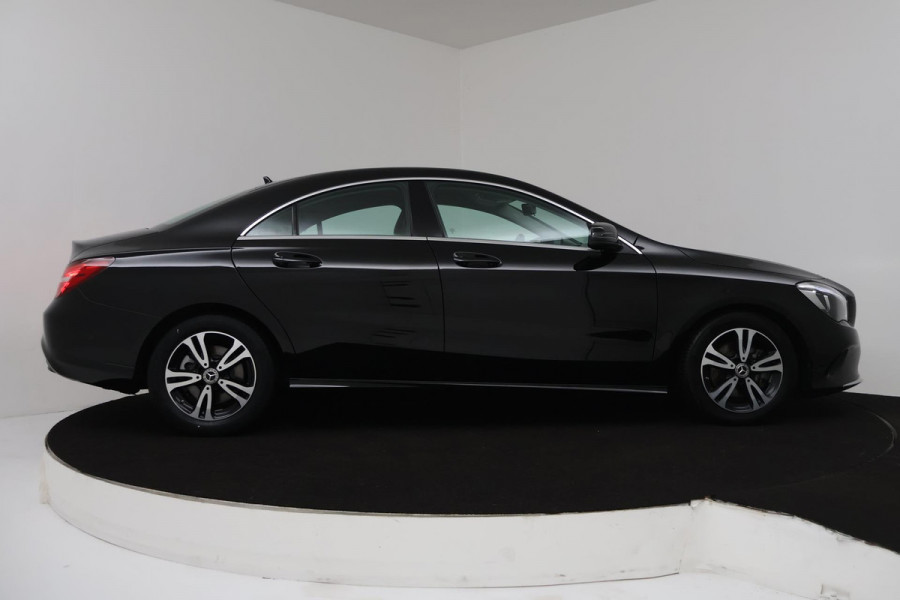 Mercedes-Benz CLA-Klasse 180 Ambition Automaat (CAMERA, NAVIGATIE, CRUISE, PDC, LED, NL-AUTO, GOED ONDERHOUDEN)