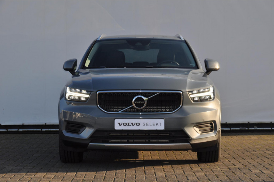 Volvo XC40 T5 262Pk Automaat Recharge Momentum / Adaptieve cruise control / Elektrische achterklep / BLIS / Stoelverwarming / Elektrische stoelen met geheugen / Trekhaak