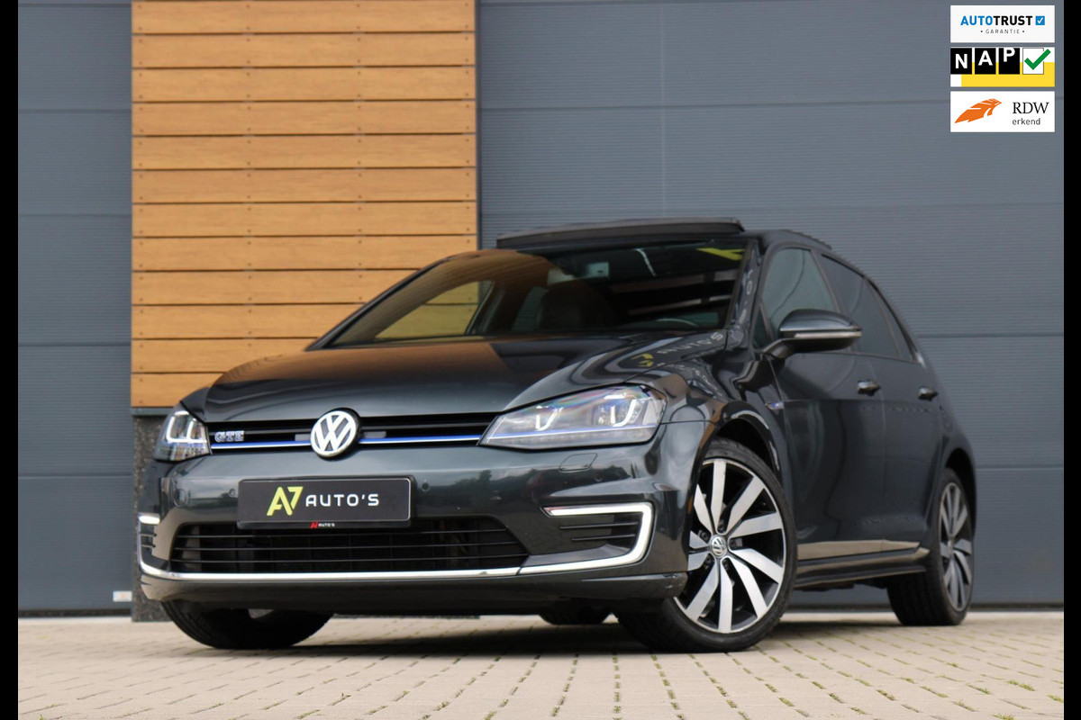 Volkswagen Golf 1.4 TSI GTE/PANODAK/KEYLESS/CAM/CARPLAY/STOELVER