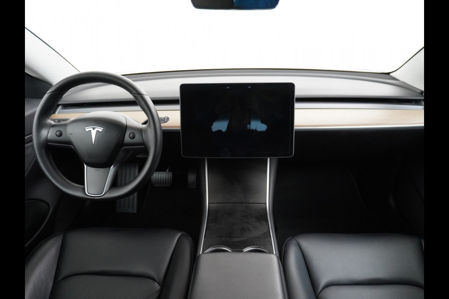 Tesla Model 3 SR+60kWh 325PK AutoPilot FSD.vb Leer PanoDak Adaptive cruise 18" Camera's Elektr.-Stuur+Stoelen+Spiegels+Geheugen+Easy-Entry+Ver Ecc Navigatiesysteem full map LED-a+v Comfortstoel(en) ACC Dual-ECC DAB Voorverwarmen interieur via App Keyless via Telefoonsleutel One-Pedal-Drive Origin. NLse auto !