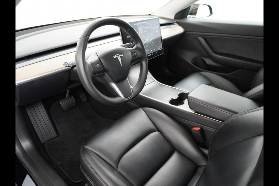 Tesla Model 3 SR+60kWh 325PK AutoPilot FSD.vb Leer PanoDak Adaptive cruise 18" Camera's Elektr.-Stuur+Stoelen+Spiegels+Geheugen+Easy-Entry+Ver Ecc Navigatiesysteem full map LED-a+v Comfortstoel(en) ACC Dual-ECC DAB Voorverwarmen interieur via App Keyless via Telefoonsleutel One-Pedal-Drive Origin. NLse auto !