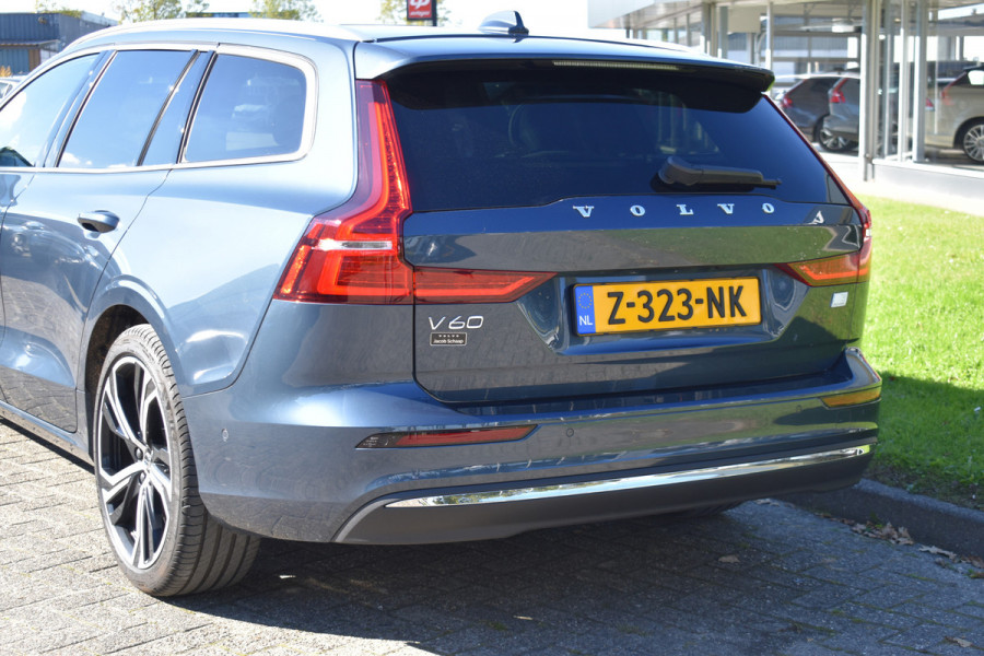 Volvo V60 T6 350PK Automaat Recharge AWD Plus Bright | ACC | Panoramadak | 360 camera | Stuurverwarming | 19"LMV | Elektr. stoel