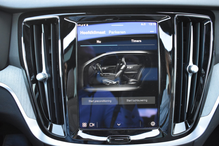 Volvo V60 T6 350PK Automaat Recharge AWD Plus Bright | ACC | Panoramadak | 360 camera | Stuurverwarming | 19"LMV | Elektr. stoel