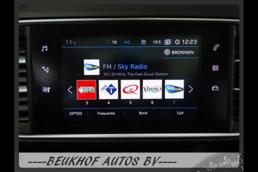 Peugeot 308 1.2 PureTech Navi Carplay Panorama Nieuwe D-Riem