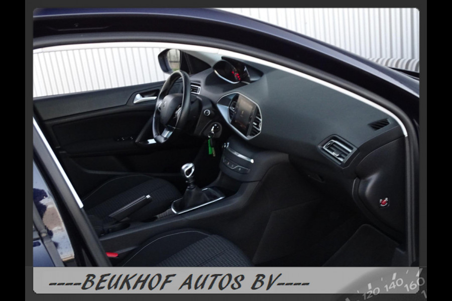 Peugeot 308 1.2 PureTech Navi Carplay Panorama Nieuwe D-Riem