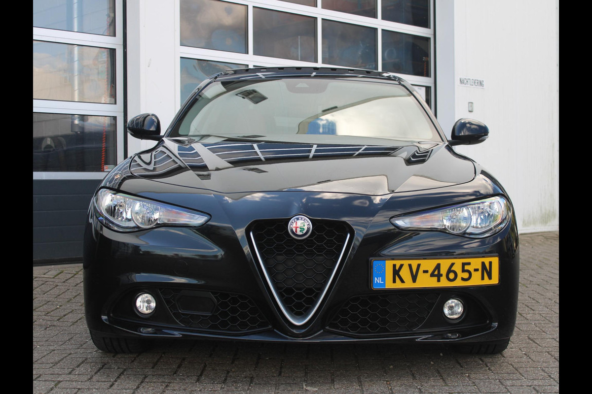 Alfa Romeo Giulia 2.0 Turbo Aut. 200pk Super | Bruin Leder | Schuif/Kanteldak | 18"