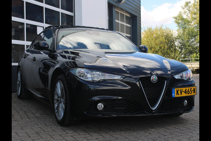 Alfa Romeo Giulia 2.0 Turbo Aut. 200pk Super | Bruin Leder | Schuif/Kanteldak | 18"