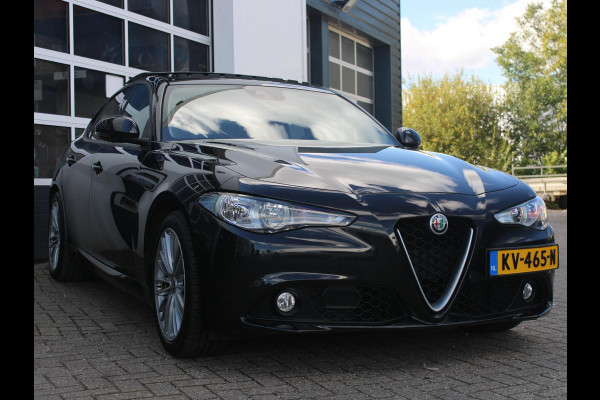 Alfa Romeo Giulia 2.0 Turbo Aut. 200pk Super | Bruin Leder | Schuif/Kanteldak | 18"