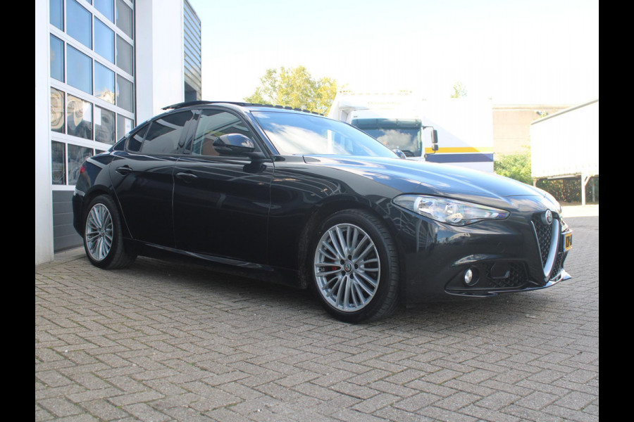 Alfa Romeo Giulia 2.0 Turbo Aut. 200pk Super | Bruin Leder | Schuif/Kanteldak | 18"