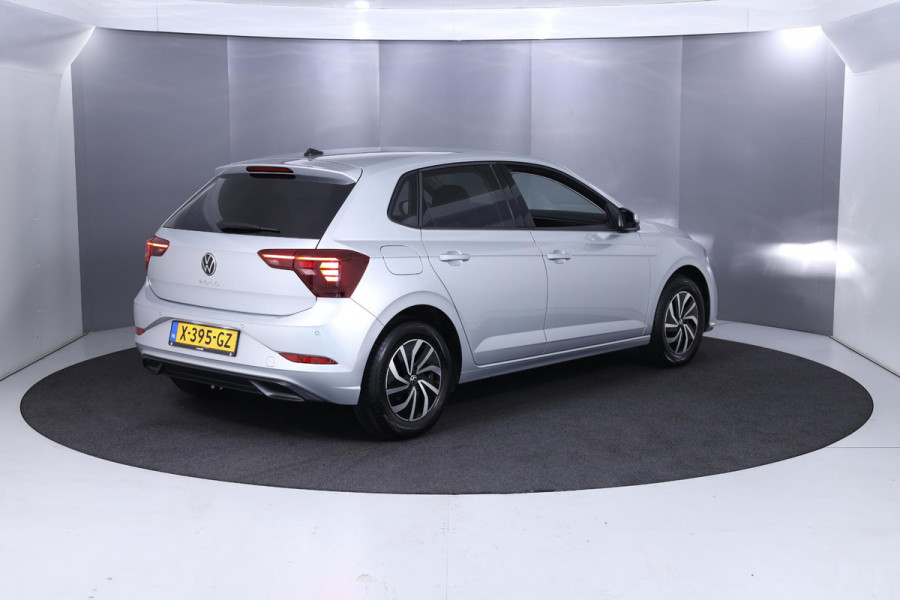 Volkswagen Polo 1.0 TSI Life 95 pk Automaat (DSG) | Verlengde garantie | Navigatie | Parkeersensoren | Achteruitrijcamera | Adaptieve cruise control | Stoelverwarming |