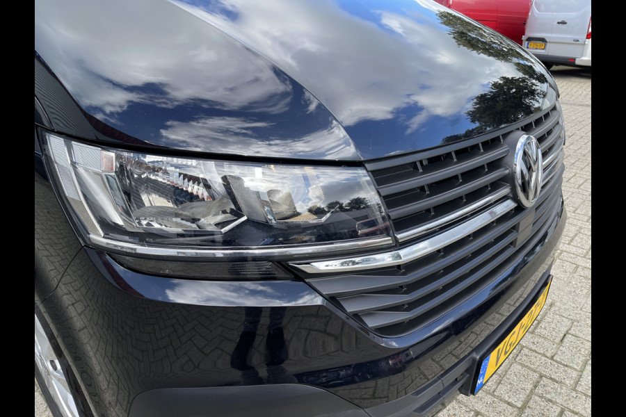 Volkswagen Transporter 2.0 TDI 150pk T6.1 DSG automaat L2H1 28 Highline / vaste prijs rijklaar € 27.950 ex btw / lease vanaf € 455 / airco / cruise / navi / lichtmetalen velgen / trekhaak / camera !