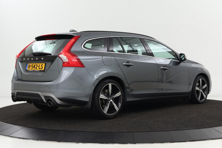 Volvo V60 T3 R-Design | Stoel & Stuurverwarming | Xenon | Navigatie | PDC | Bluetooth | Achterbankverwarming | Half leder