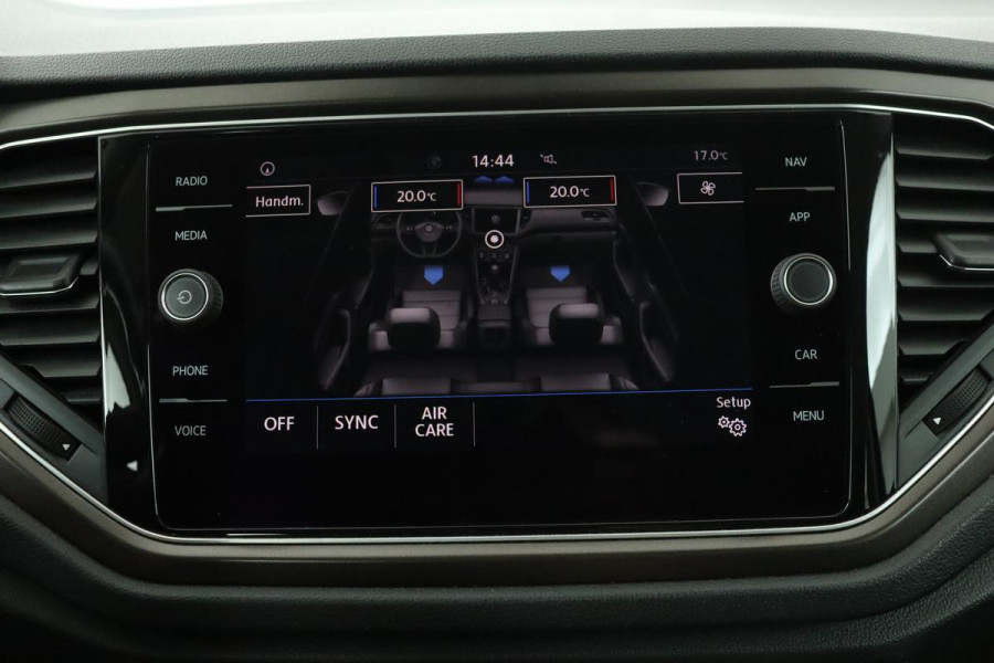 Volkswagen T-Roc 1.5 TSI Style | Carplay | Trekhaak | Climate control | Navigatie | DAB+ | Adaptive Cruise | PDC