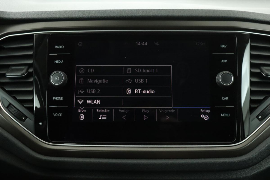 Volkswagen T-Roc 1.5 TSI Style | Carplay | Trekhaak | Climate control | Navigatie | DAB+ | Adaptive Cruise | PDC