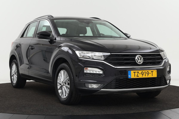 Volkswagen T-Roc 1.5 TSI Style | Carplay | Trekhaak | Climate control | Navigatie | DAB+ | Adaptive Cruise | PDC