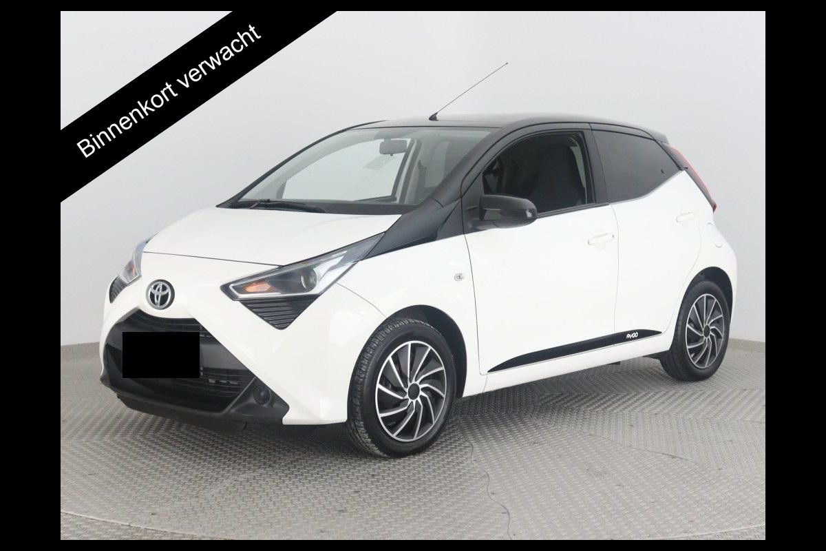 Toyota Aygo 1.0 X-PLAY BI-TONE AUTOMAAT AIRCO. 1e EIG. CARPLAY NAVIGATIE . SLECHTS 11.824KM. GARANTIE TOT 2031*