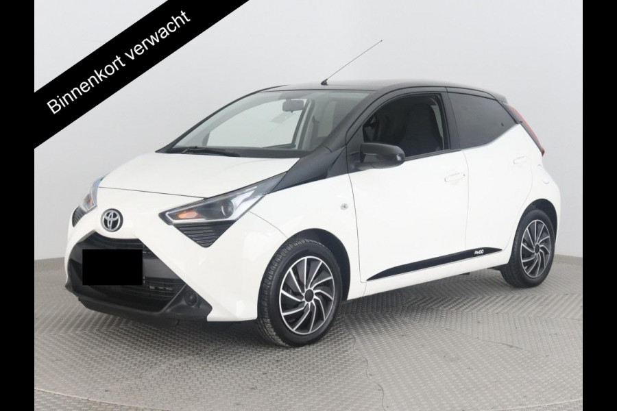 Toyota Aygo 1.0 X-PLAY BI-TONE AUTOMAAT AIRCO. 1e EIG. CARPLAY NAVIGATIE . SLECHTS 11.824KM. GARANTIE TOT 2031*