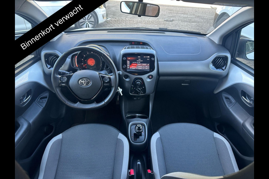 Toyota Aygo 1.0 X-PLAY BI-TONE AUTOMAAT AIRCO. 1e EIG. CARPLAY NAVIGATIE . SLECHTS 11.824KM. GARANTIE TOT 2031*