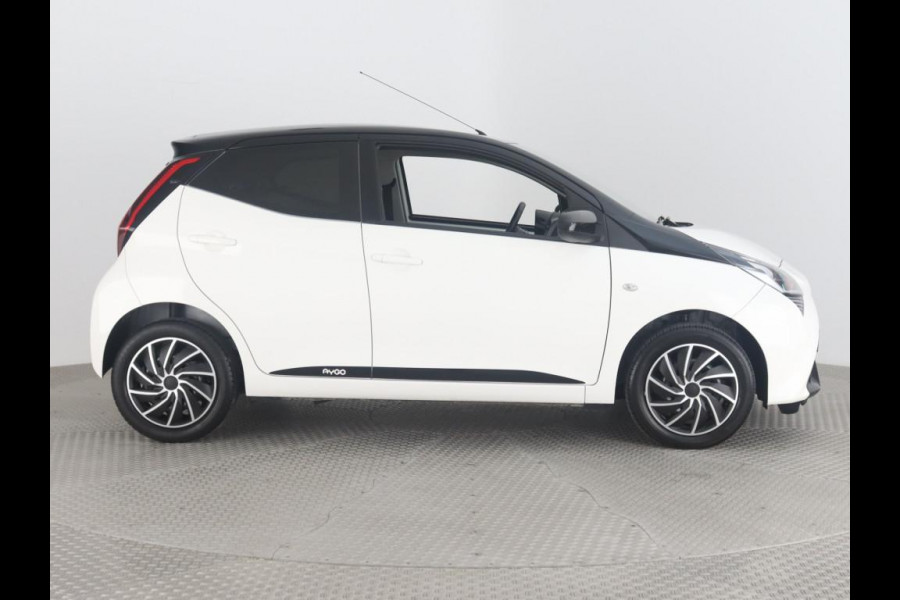 Toyota Aygo 1.0 X-PLAY BI-TONE AUTOMAAT