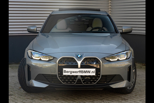 BMW i4 eDrive40 - Dak - Camera - Stoel + Stuurwiel Verwarmd - Leder Interieur