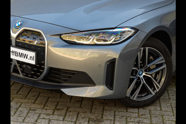 BMW i4 eDrive40 - Dak - Camera - Stoel + Stuurwiel Verwarmd - Leder Interieur