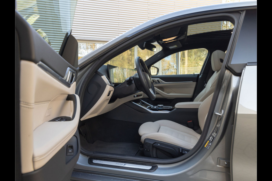 BMW i4 eDrive40 - Dak - Camera - Stoel + Stuurwiel Verwarmd - Leder Interieur