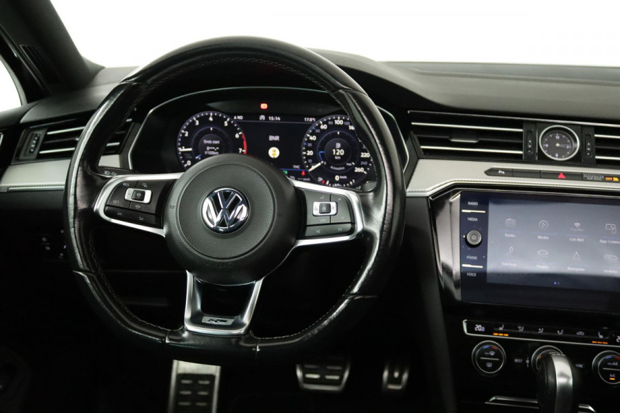 Volkswagen Passat Variant 1.5 TSI Highline Business R Automaat (PANORAMADAK, TREKHAAK, VIRTUAL, PDC, ADAPTIVE, NL-AUTO, GOED ONDH)